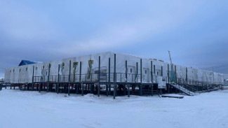 В поселке Уренгой строят современную поликлинику для взрослых и детей