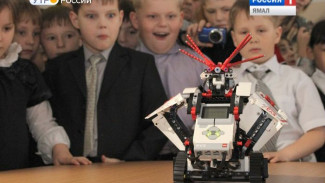 Школьник из Ноябрьска изобрел робота «Электрозаправка» и получил награду в Госдуме России