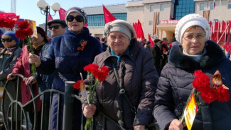В Салехарде торжественная часть празднования Великой Победы началась с митинга «Родина — мать зовет»