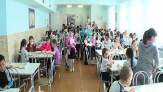 Первое, второе и что-нибудь другое: чем кормят в школах Тазовского и во сколько это обходится?