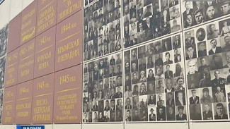 Почти 700 фотографий. В Надыме открыли стену памяти с портретами участников Великой Отечественной