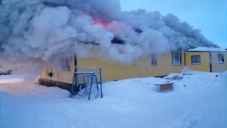 Тушили 7 часов: на Ямале дотла сгорел жилой многоквартирник