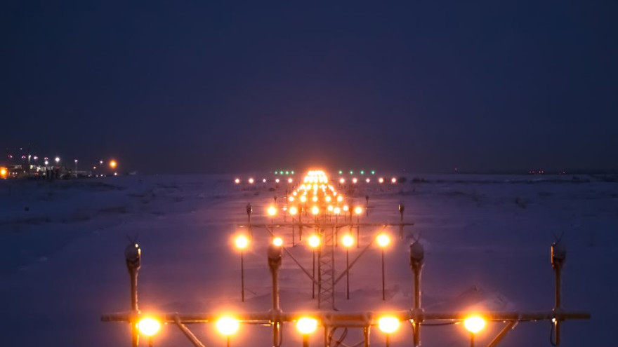 В крупнейшем аэропорту ЯНАО установили уникальное для России светосигнальное оборудование