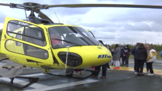 Уроки полётов на вертолёте для школьников прошли в Губкинском