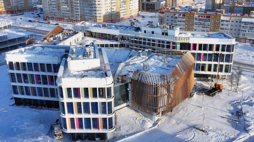 В Новом Уренгое завершается строительство детской школы искусств