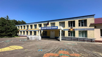 Ямальские строители восстанавливают еще одну школу в Волновахском районе 