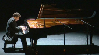 Рояль с совершенным звуком выбрал для Ямала Денис Мацуев. Звучание королевского инструмента оценила публика на его концерте