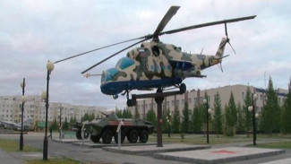 В Новом Уренгое появился еще один экспонат в выставке военной техники под открытым небом