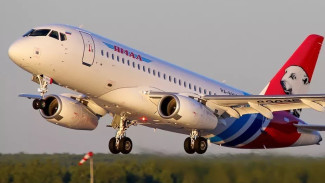 Самолет SSJ-100, который должен был вылететь в Новый Уренгой, был задержан из-за неисправности