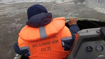 В Ямальском районе спасатели ищут трех пропавших на лодке людей
