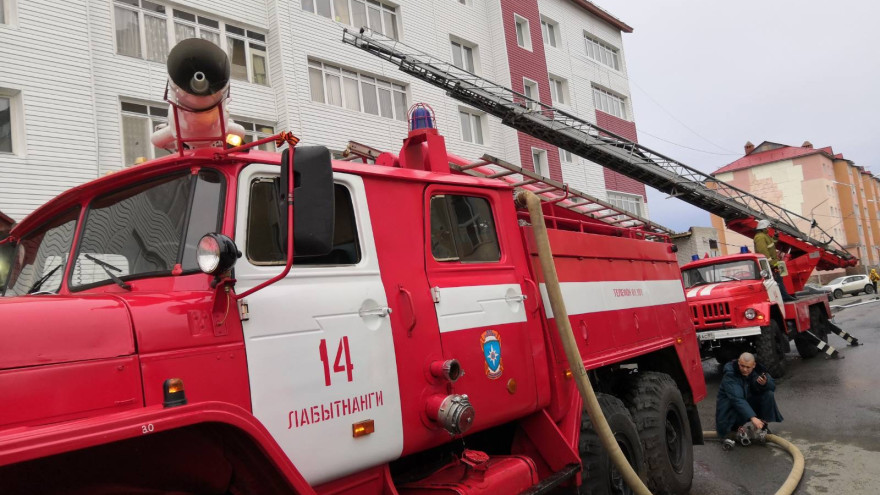 В Лабытнанги полыхала пятиэтажка. Есть пострадавший 