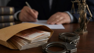 В Приуралье экс-сотрудницу школы подозревают в получении взятки