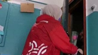 Продукты, лекарства и… розы: волонтёры Ноябрьска приходят на помощь оказавшимся в изоляции пенсионерам