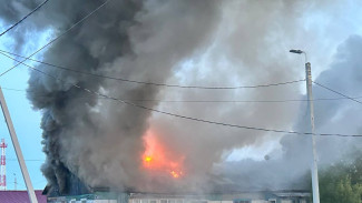 Пожар в Красноселькупе: один из пострадавших получил ожог