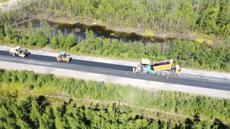 Дорожники отремонтировали 27 из 38 запланированных километров на трассе Сургут - Салехард 