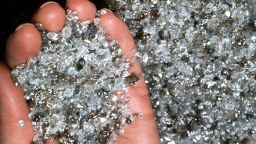 В небольших пробах лавы - сотни алмазов! На Камчатке вулкан извергался драгоценными камнями