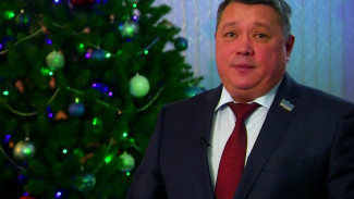Председатель Заксобрания Ямала Сергей Ямкин поздравил жителей округа с наступающим Новым годом