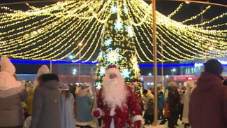 В Лабытнанги прошел сказочный парад Дедов Морозов 