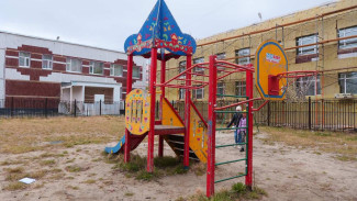 Дмитрий Артюхов сократил срок обновления детской площадки в Новом Уренгое 