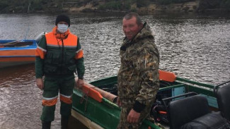 В Надымском районе спасатели помогли попавшему в беду на реке Пырияха мужчине