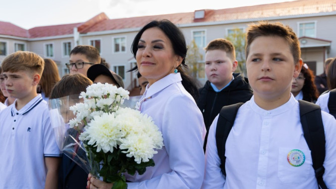 На Ямале чествуют более восьми тысяч учителей