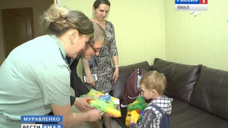Приставы Муравленко устроили праздник для детей-сирот