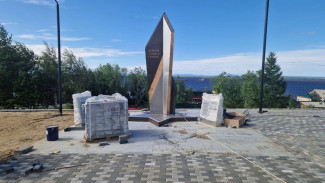 В поселке Приуральского района установят мемориальный комплекс