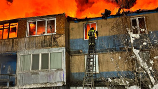 В Салехарде три человека пострадали при пожаре в деревянном доме 