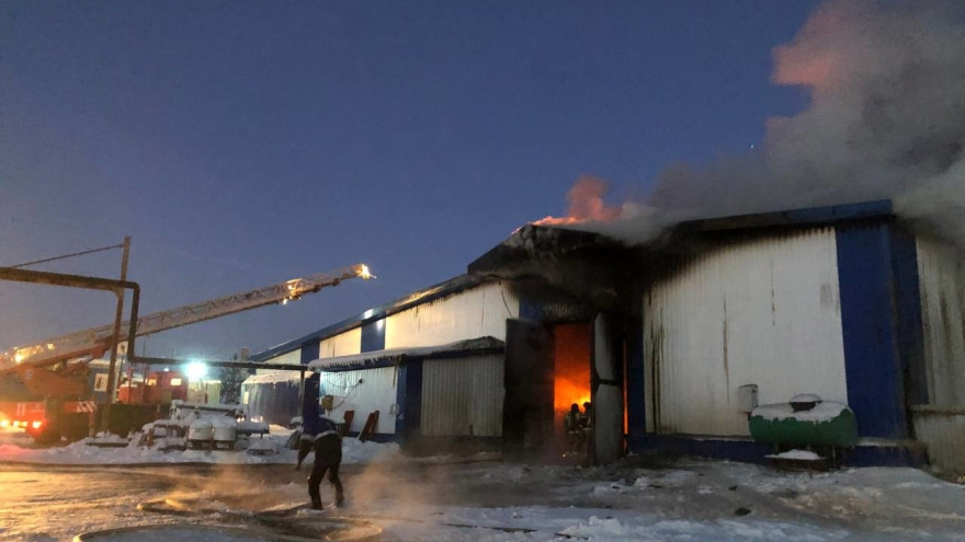 Тушили больше суток: огнеборцам удалось ликвидировать мощный пожар в Губкинском