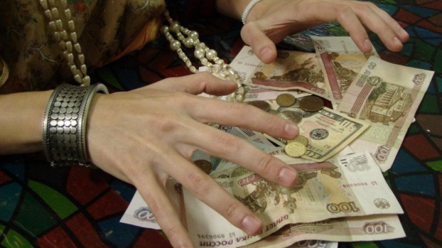 Жительница Ямала отдала лжецелительнице более 500 тысяч рублей за «бесконтактное лечение»
