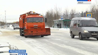 С первым снегом дорожники Муравленко перешли на особый график работы