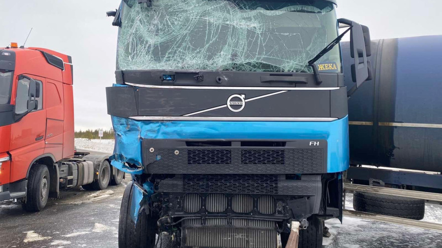 На ямальской трассе произошло серьезное ДТП с участием грузовиков 