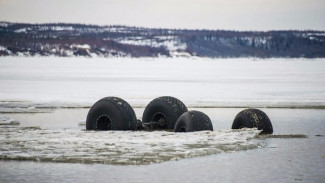 Первое ЧП на льду: на Ямале ушел под воду вездеход ВИДЕО