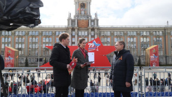 Владимир Якушев принял участие в Параде Победы в Екатеринбурге