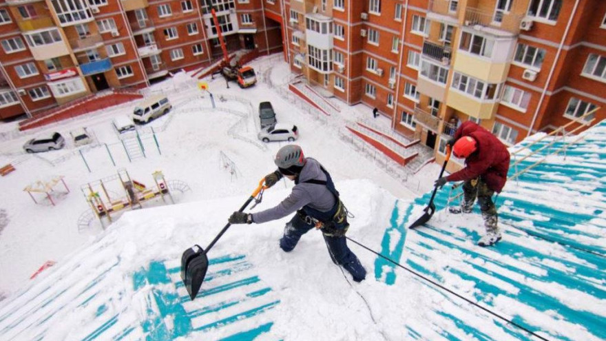 На Ямале начнут жестче наказывать УК за плохую уборку снега