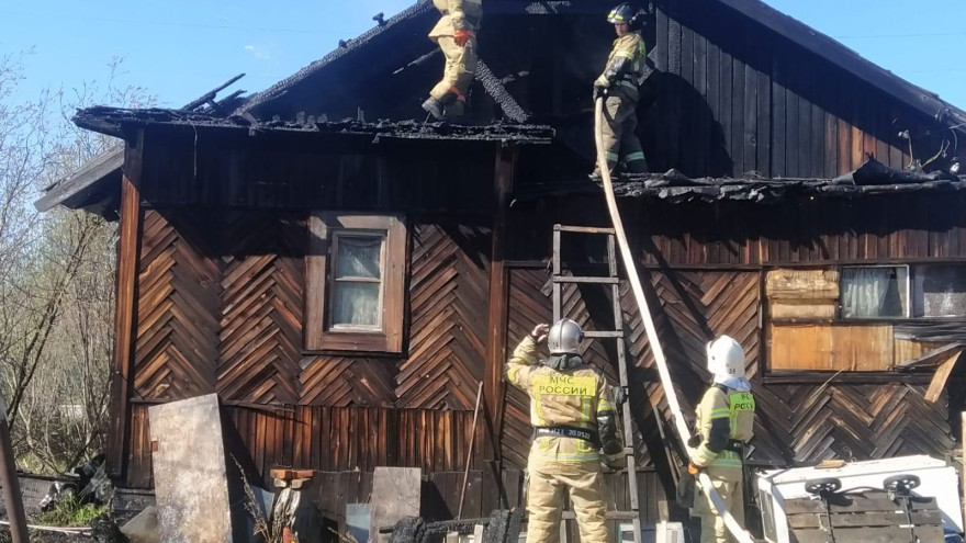 Была угроза взрыва: на Ямале вспыхнул жилой деревянный дом