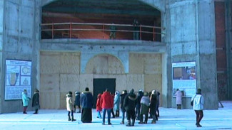 Строящийся храм в Салехарде посетили студенты ЯМК