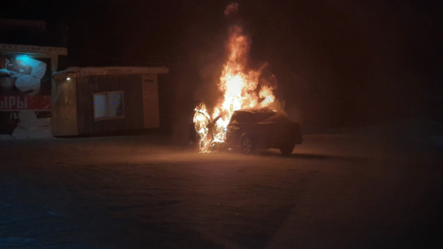 В первые дни 2022 года пожарные потушили на Ямале сразу несколько гаражей и машин