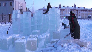 Дети хотели прыгать с окон. Те, кто работает со льдом на Ямале не испугались пламени и вошли в горящий дом