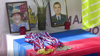 В Лабытнанги прошёл хоккейный турнир памяти Руслана Думенова и Константина Устенко