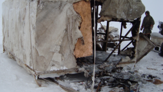 В Тазовском районе женщина и ее двое маленьких детей получили ожоги при пожаре в жилом балке