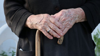 Более шести тысяч ямальцев получили доплату за уход к страховой пенсии