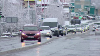 Горячая снежная пора - время переобуться: автомобилисты Ямала готовятся к зиме