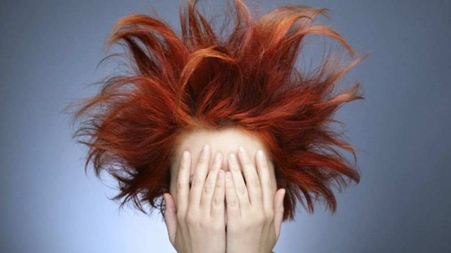 Бунт на голове: почему электризуются волосы и как этого избежать