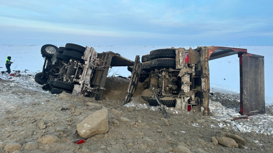 На Ямале при столкновении грузовых авто погибли два человека