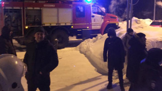 На Ямале произошел пожар в общежитии: из здания эвакуировали 140 человек