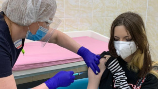 В ЯНАО стартовала вакцинация подростков от коронавируса