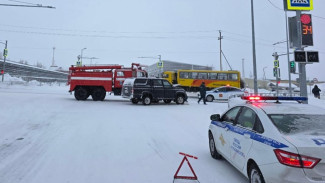 Сводка ДТП: водитель УАЗа пострадал в столкновении с пожарной машиной в Губкинском