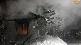 Ночью в ноябрьском поселке СУ-7 сгорел жилой дом. Есть пострадавший