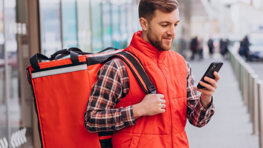 Курьерам на Ямале готовы платить до 190 тысяч рублей в месяц
